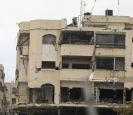 أطفال يلعبون على إنقاذ منتزه برشلونة فى حى تل الهوا جنوب مدينة غزة (10)