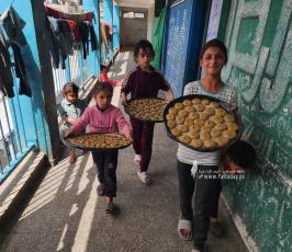 فرحة منقوصة بكعك العيد داخل مراكز الإيواء (9)