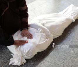 وداع شهداء عائلة النجار بالمستشفى الأهلى بغزة (6)