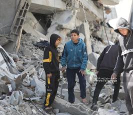 آثار الدمار بمنزل عائلة أبو عكر بحي الشجاعية  (27)