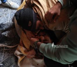 صور وداع شهيدين من عائلة أسليم ف المشفى الاهلى العربى بعد استهدافهم من طيران الاستطلاع شرق حى الشجاعية (21)