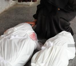 وداع شهداء عائلة النجار بالمستشفى الأهلى بغزة (5)
