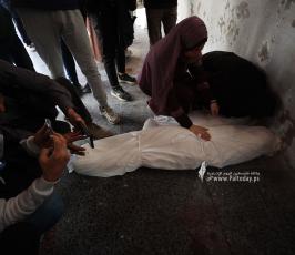 وداع شهداء عائلة النجار بالمستشفى الأهلى بغزة (13)
