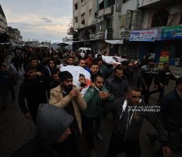 صور وداع شهيدين من عائلة أسليم ف المشفى الاهلى العربى بعد استهدافهم من طيران الاستطلاع شرق حى الشجاعية (15)