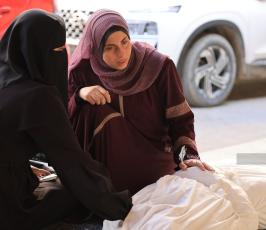 وداع شهداء عائلة النجار بالمستشفى الأهلى بغزة (11)