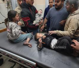 إصابات اطفال في قصف منزل عائلة ابو شمالة (7)