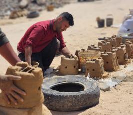صناعة أفران الطين في ظل أزمة غاز الطهي بعد إغلاق المعابر (5)