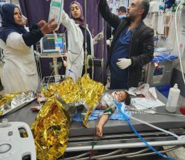 إصابات اطفال في قصف منزل عائلة ابو شمالة (10)