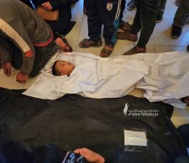 وداع مؤلم خلال تشييع ٧ شهداء بينهم ٤ أطفال في خانيونس (8)