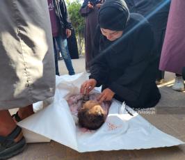 تشييع شهداء من مجمع ناصر قضوا في قصف ليلي على خان يونس (10)