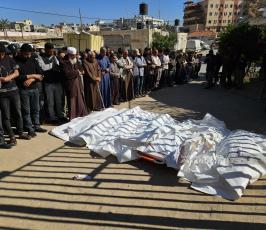 تشييع شهداء مجزرة عائلة القدرة بخانيونس (9)