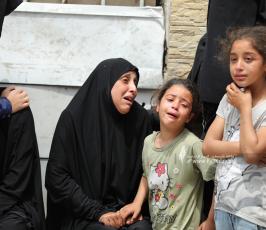 “وداع الطفل فايز أبو سمرة، الشهيد الوحيد لعائلته، بعد استهداف الاحتلال لمواطنين في حي الشجاعية… (15)