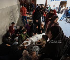 وداع حزين في المشفى الأهلي لـ15 شهيد بعد قصف منازل بشمال قطاع غزة (11)