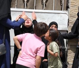 “وداع الطفل فايز أبو سمرة، الشهيد الوحيد لعائلته، بعد استهداف الاحتلال لمواطنين في حي الشجاعية… (11)
