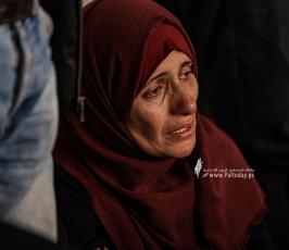 وداع حزين في المشفى الأهلي لـ15 شهيد بعد قصف منازل بشمال قطاع غزة (3)