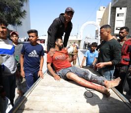 “وداع الطفل فايز أبو سمرة، الشهيد الوحيد لعائلته، بعد استهداف الاحتلال لمواطنين في حي الشجاعية… (18)
