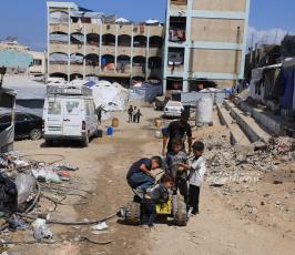صور من الحياة اليومية فى مدينة غزة فى ظل استمرار الحرب على القطاع (16)