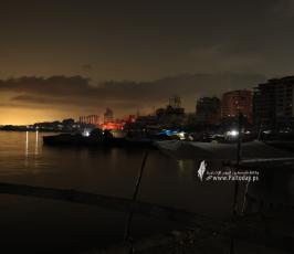 حياة النازحين اليومية خلال الليل فى  ميناء غزة البحرى (10)
