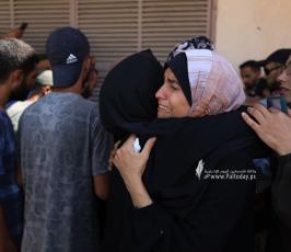 وداع الشهيد الصحفى محمد الداية فى مشفى شهداء الأقصى وسط قطاع غزة (4)