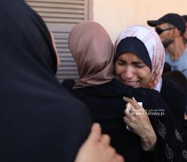وداع الشهيد الصحفى محمد الداية فى مشفى شهداء الأقصى وسط قطاع غزة (9)
