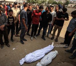 وداع شهداء من منتظرين المساعدات وقصف خيام النازحين بمدينة غزة (4)