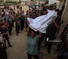 وداع شهداء من منتظرين المساعدات وقصف خيام النازحين بمدينة غزة (3)