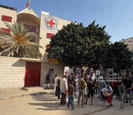 لأول مرة اعتصام أهالي الأسرى أمام مقر الصليب في غزة (9)