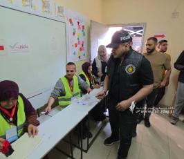 شرطة غزة تؤمن الانتخابات البلدية في دير البلح (8)