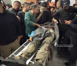 وصول خمس شهداء وعدد من الجرحى جراء قصف إسرائيلي استهدف سيارة شرطة بمواصي خان يونس جنوبي قطاع غزة (8)