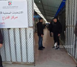 شرطة غزة تؤمن الانتخابات البلدية في دير البلح (6)