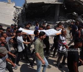 وداع ثلاث شهداء بمدينة غزة بعد قصف وتقدم الجيش على شارع صلاح الدين فجر اليوم (7)