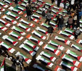 غزة تنظم أكبر جنازة لتشييع 120 شهيداً من عائلتي الحساينة وأبو شريعة (2)