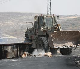 مواجهات بين الشبان وقوات الإحتلال في حي البلوع ‫(29417869)‬ ‫‬