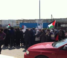 القدس: الاحتلال يقمع مسيرة نسوية فلسطينية على معبر قلنديا