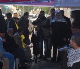 فدوى البرغوثي تزور خيمة الإعتصام  بغزة للتضامن مع الاسرى بسجون الإحتلال
