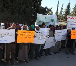 خاص فلسطين اليوم..مزارعون يعتصمون أمام رئاسة الحكومة في رام الله
