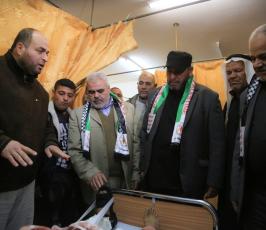 بالصور:قادة من حركة الجهاد الإسلامي يعودون جرحى "جمعة الغضب"