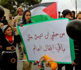 الاحتلال يقمع مسيرة النبي صالح ويعتدي على الاطفال في "جمعة الطفل الفلسطيني"