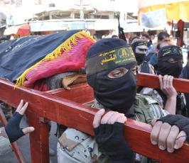 بالصور:سرايا القدس تودع احد قادتها البارزين في موكب جنائزي مهيب