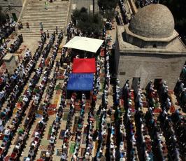 صلاة الجمعة في يوم القدس العالمي داخل باحات المسجد الأقصى المبارك