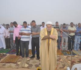 اهالى غزة يتدفقون لاداء صلاة العيد