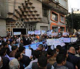 نشطا وأصدقاء فضائية فلسطين اليوم ينظموا وقفة تضامنية اليوم  ‫(30859666)‬ ‫‬
