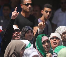 مسيرة في رام الله تنديداً بالمجازر ضد الاخوان المسلمين في مصر
