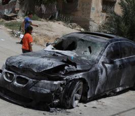 خاص فلسطين اليوم..مستوطنون يحرقون أربع سيارات فلسطينية في قرية الزبيدات شمال أريحا