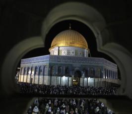 الالاف يحيون ليلة القدر بالمسجد الاقصى