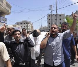  جماهير خانيونس تشيع شهدائها من مسجد أهل السنة ومسجد عباد الرحمن