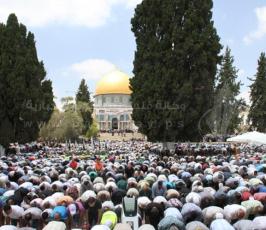 نحو 350 الف مواطن يؤدون صلاة الجمعة الثانية في رحاب الأقصى