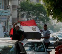 أهالي قطاع غزة يحتفلون بانتصار الدكتور محمد مرسي في سباق الرئاسة