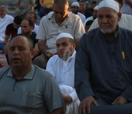الجهاد الإسلامي يصلي العيد أمام منزل الشهيد الإعداد كامل الإعداد بغزة ‫(37945880)‬ ‫‬