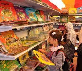 عدسة "فلسطين اليوم الإخبارية" تتجول في المعرض الدولي للكتاب بغزة